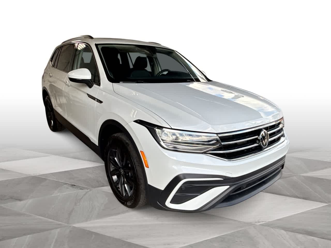 Thumbnail: 2023 Volkswagen Tiguan - 2