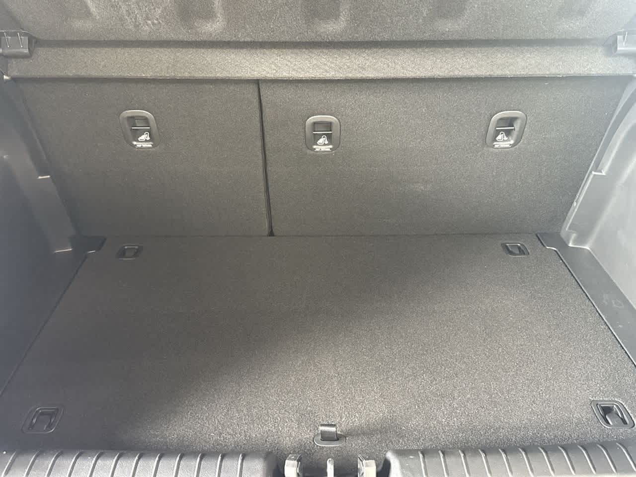 Thumbnail: 2025 Hyundai Venue - 25