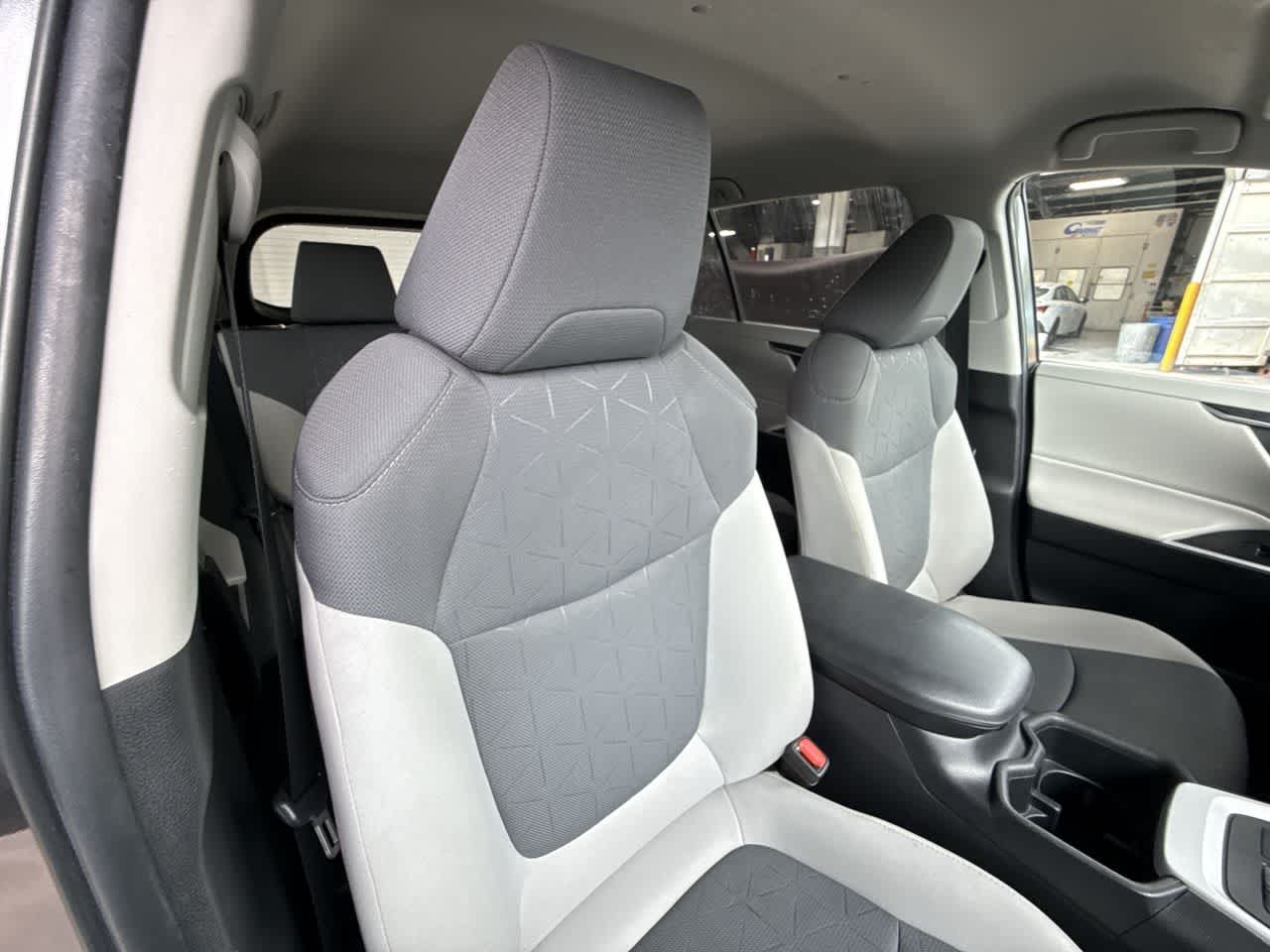 Thumbnail: 2022 Toyota RAV4 - 27