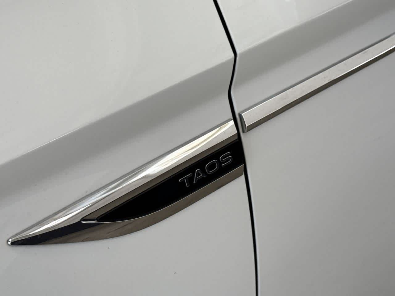 Thumbnail: 2023 Volkswagen Taos - 10