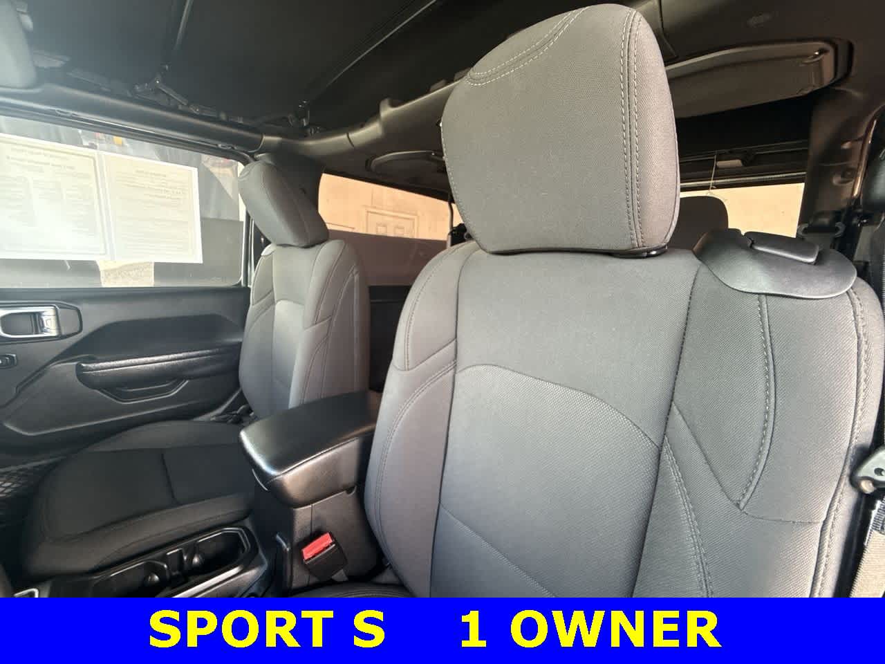 Thumbnail: 2022 Jeep Wrangler - 14