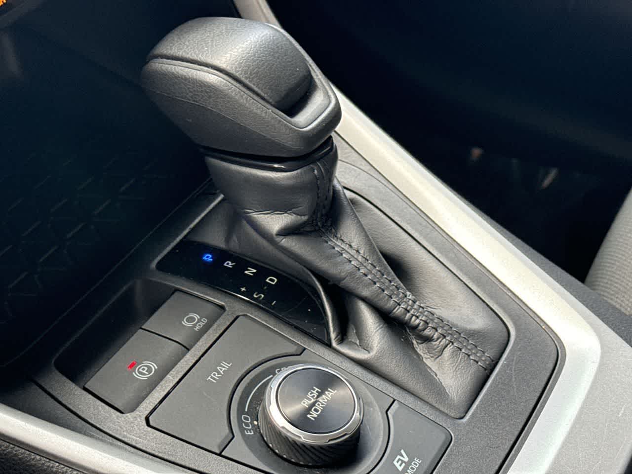 Thumbnail: 2025 Toyota RAV4 - 21