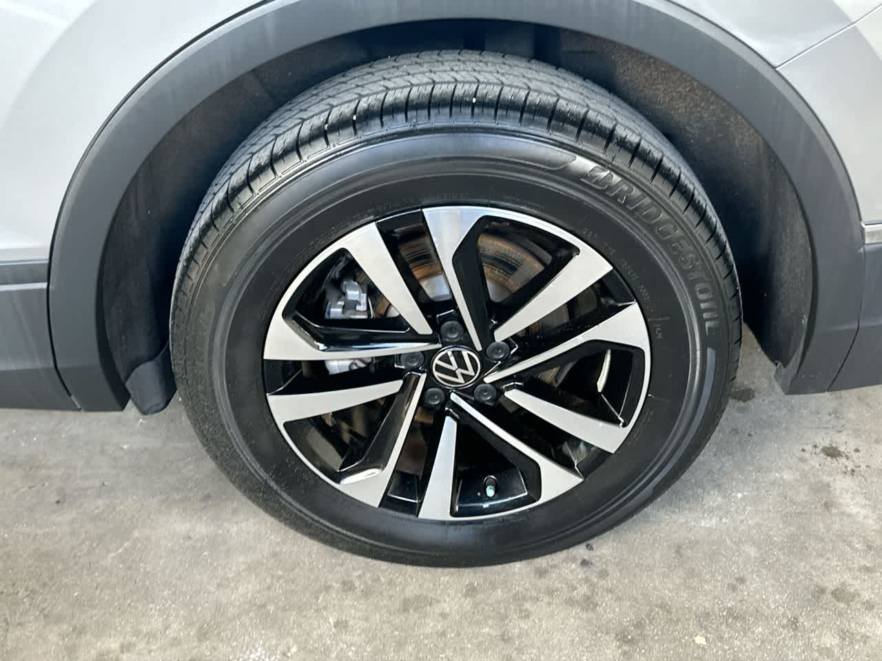 Thumbnail: 2023 Volkswagen Tiguan - 11