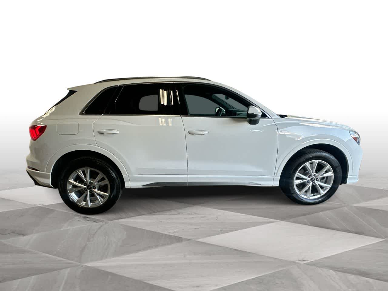 Thumbnail: 2025 Audi Q3 - 9