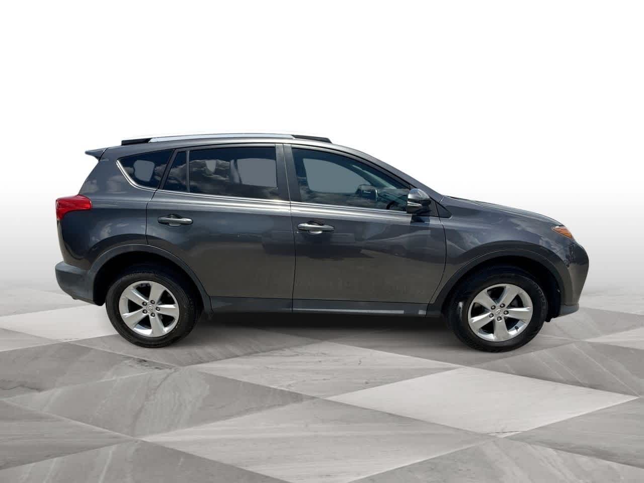 2014 Toyota RAV4 XLE 9