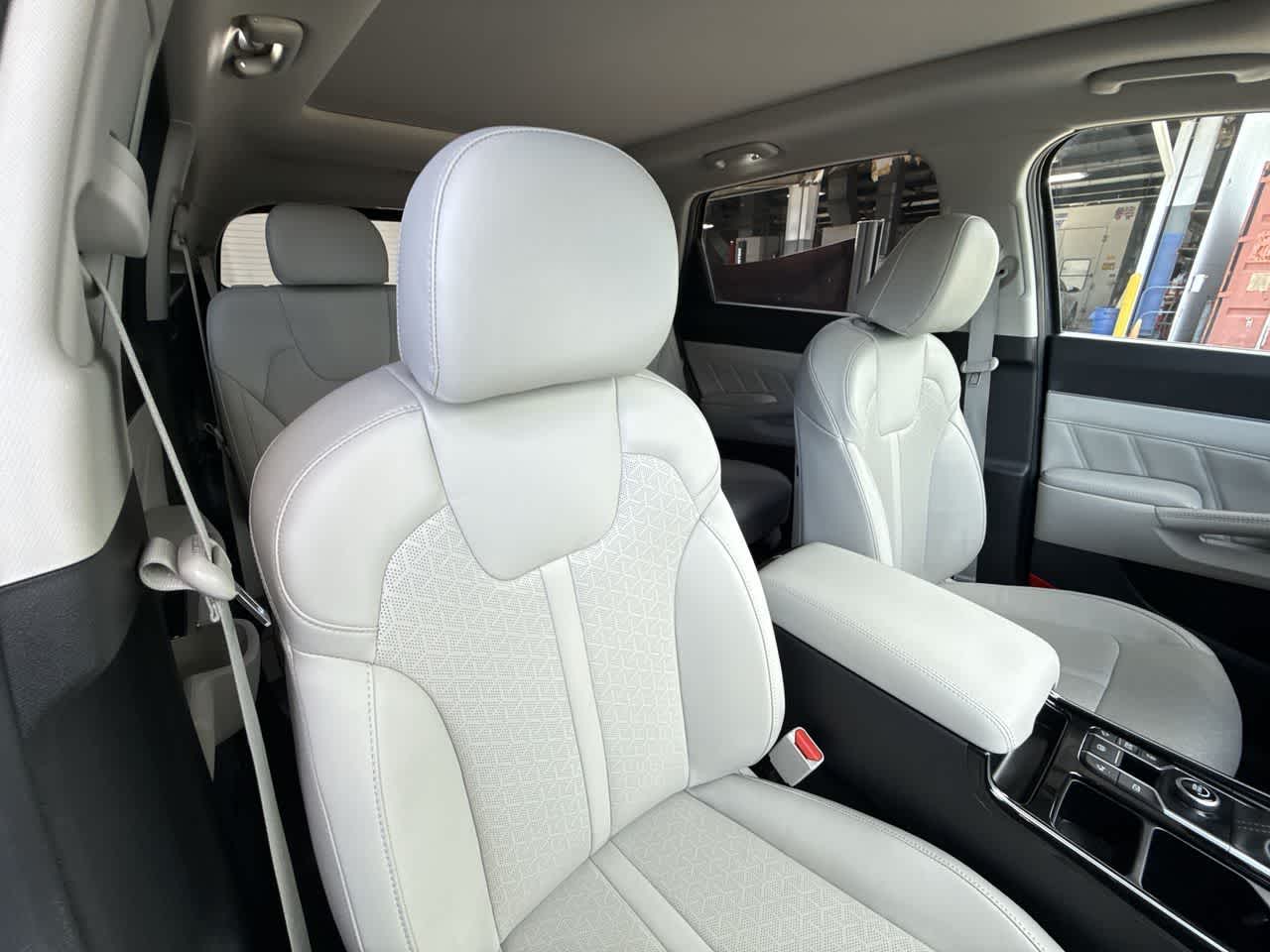 Thumbnail: 2023 Kia Sorento - 27