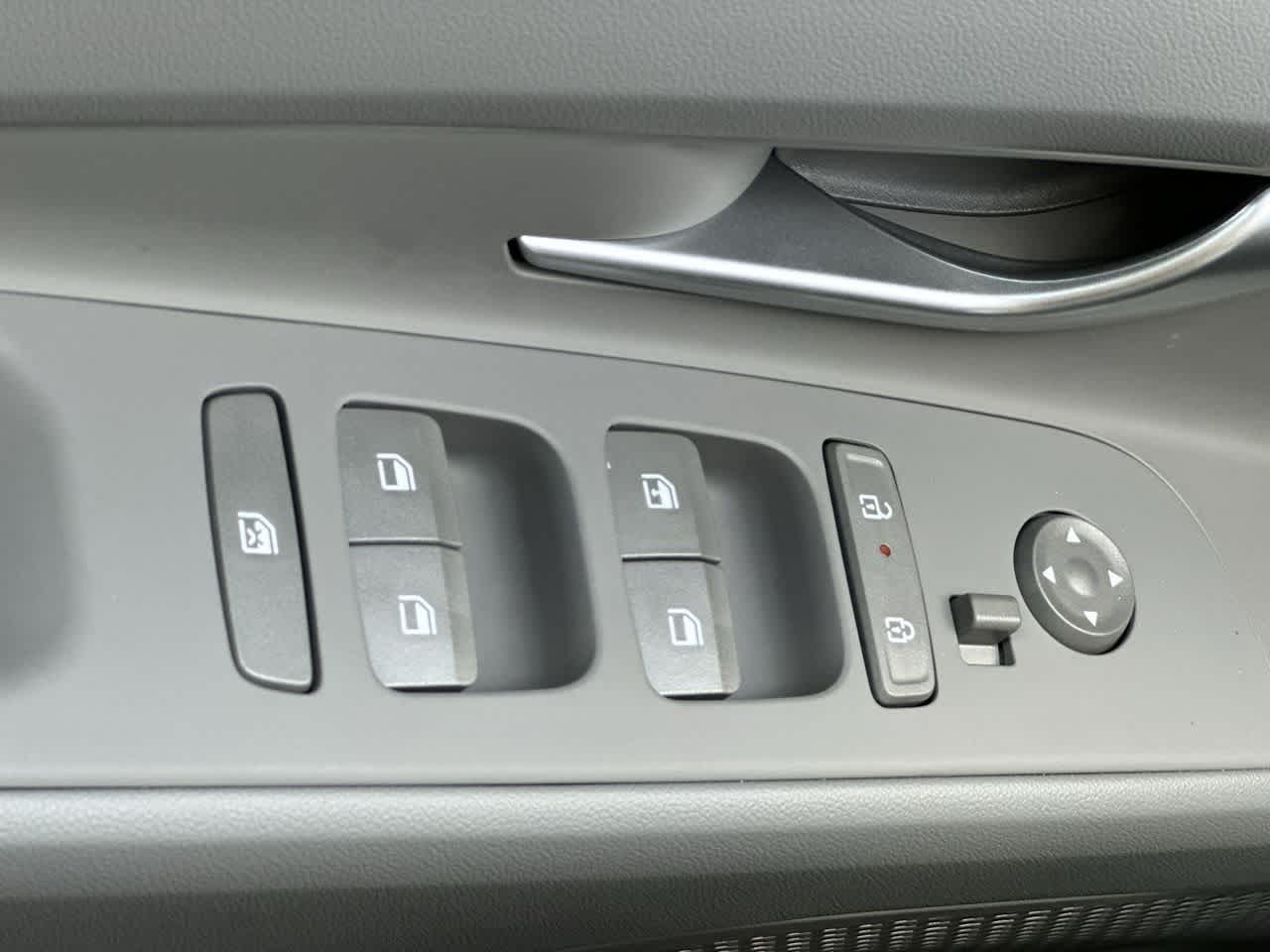 Thumbnail: 2025 Hyundai Elantra - 17