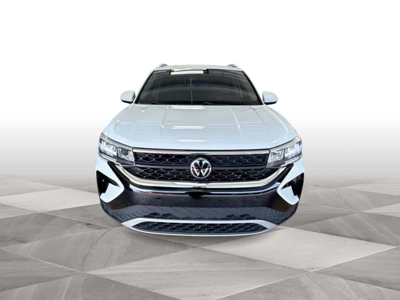 Thumbnail: 2023 Volkswagen Taos - 3