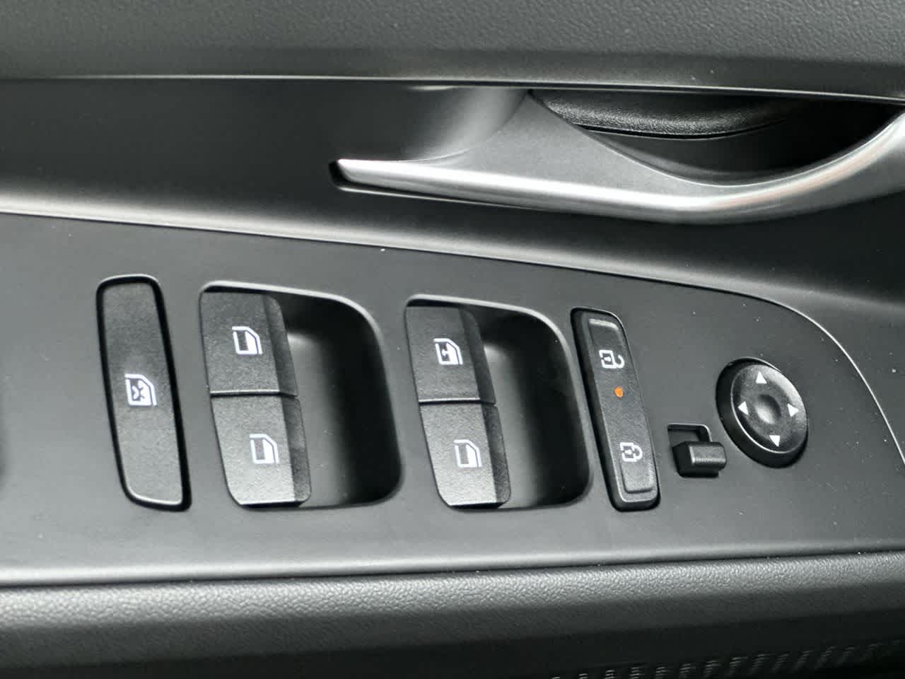 Thumbnail: 2025 Hyundai Elantra - 17