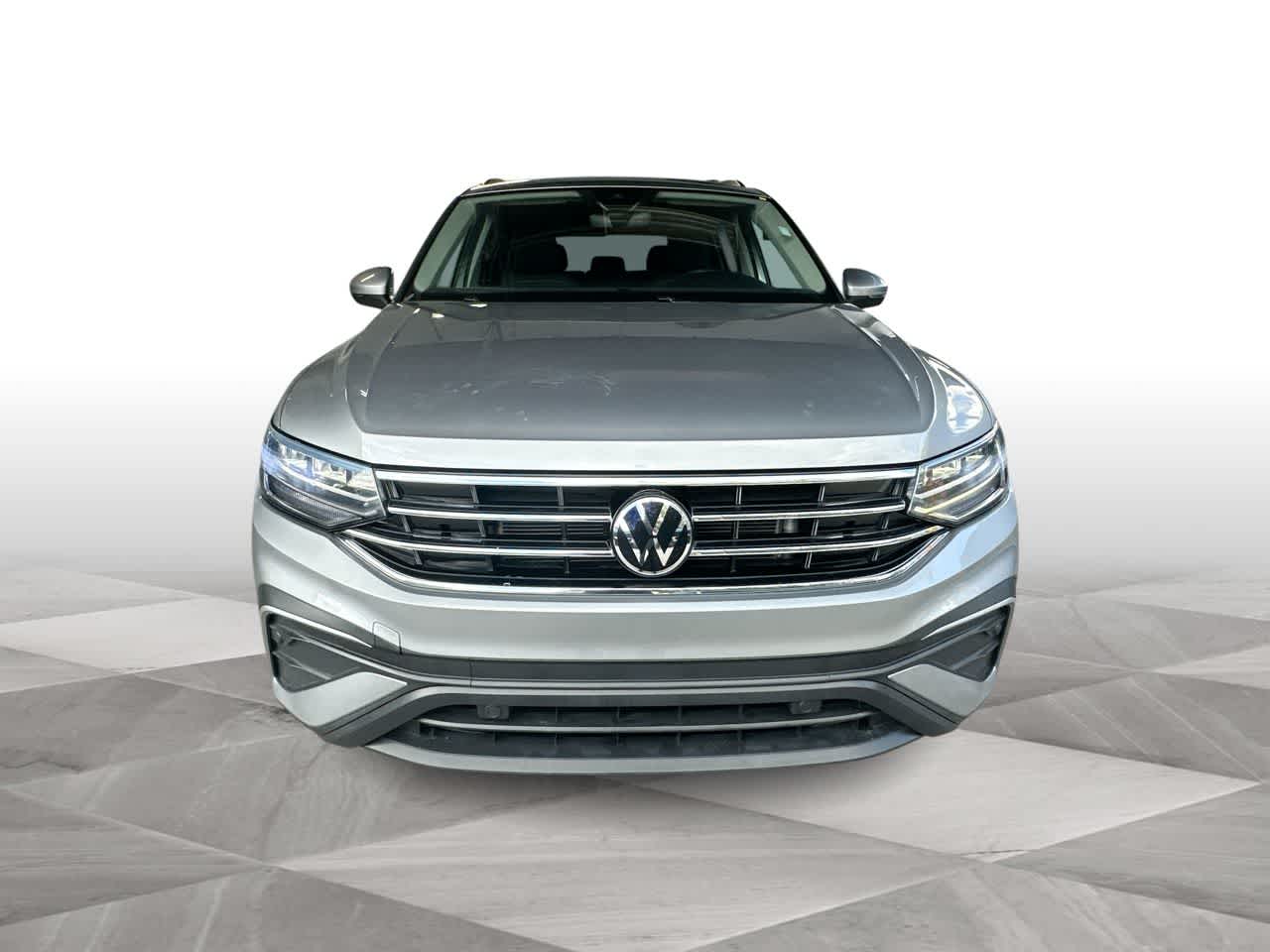 Thumbnail: 2023 Volkswagen Tiguan - 3