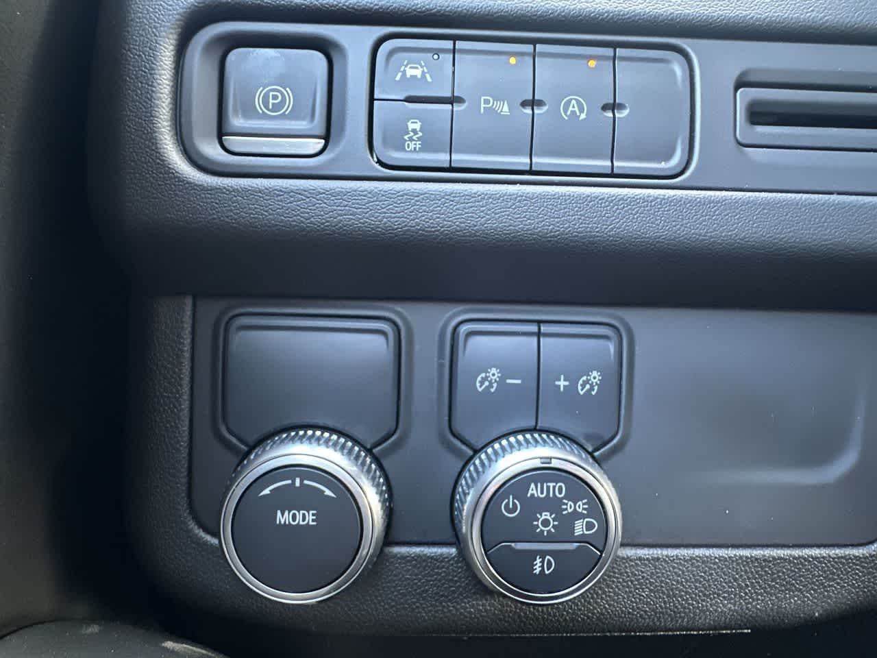 Thumbnail: 2023 GMC Yukon - 17