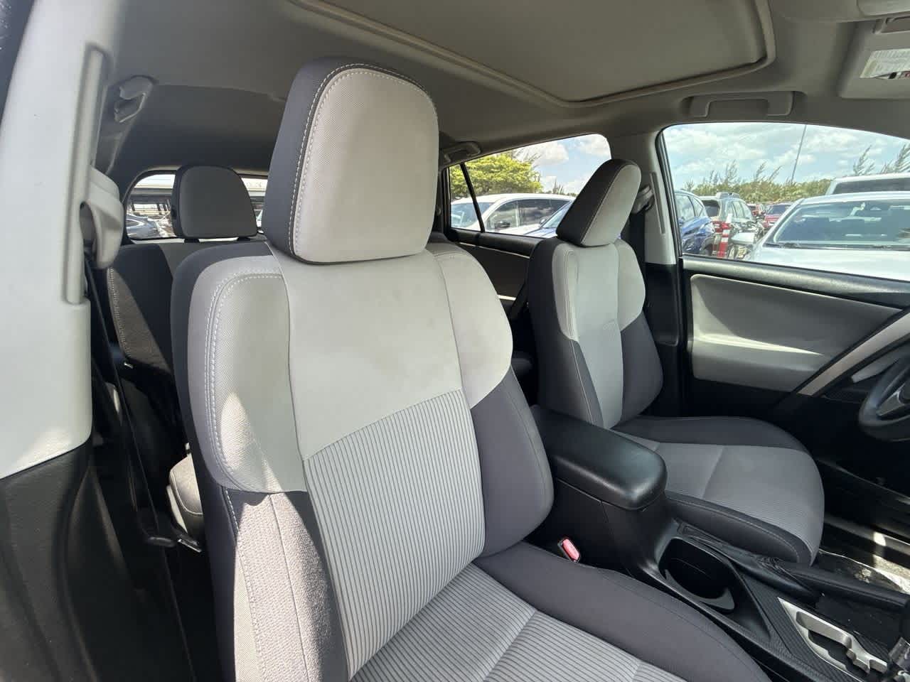 2014 Toyota RAV4 XLE 27