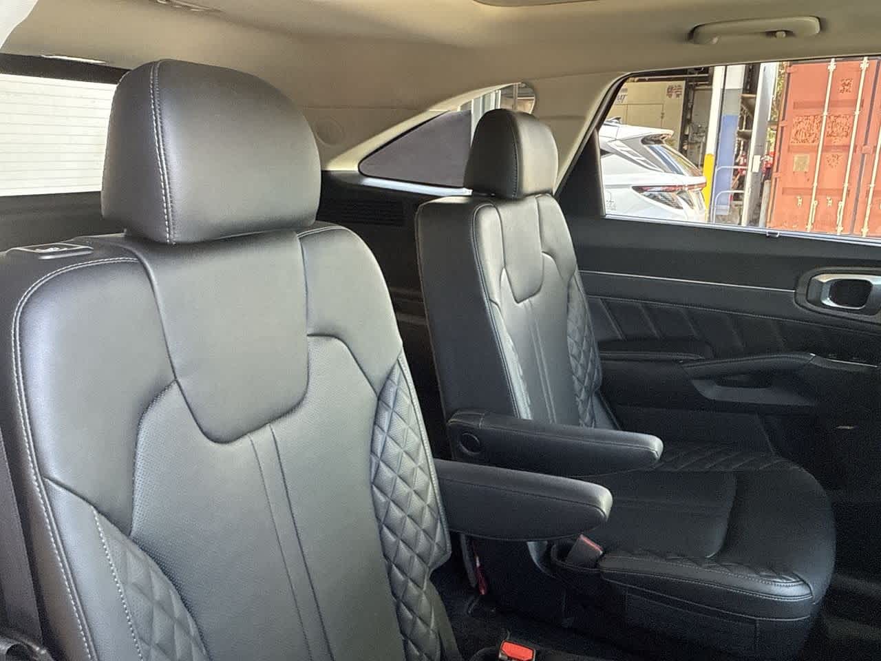 Thumbnail: 2023 Kia Sorento - 25