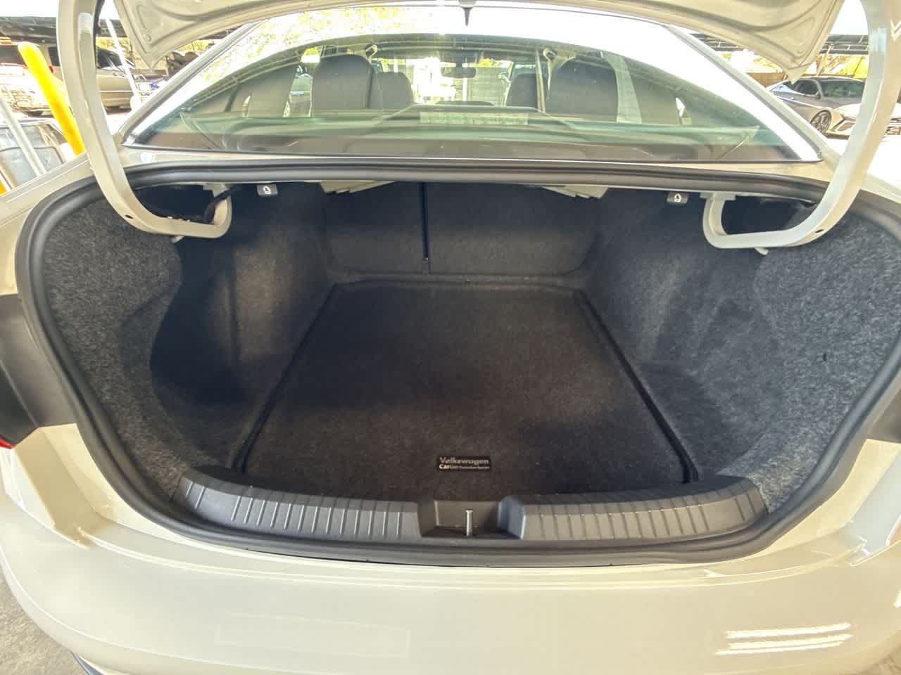 Thumbnail: 2023 Volkswagen Jetta - 25