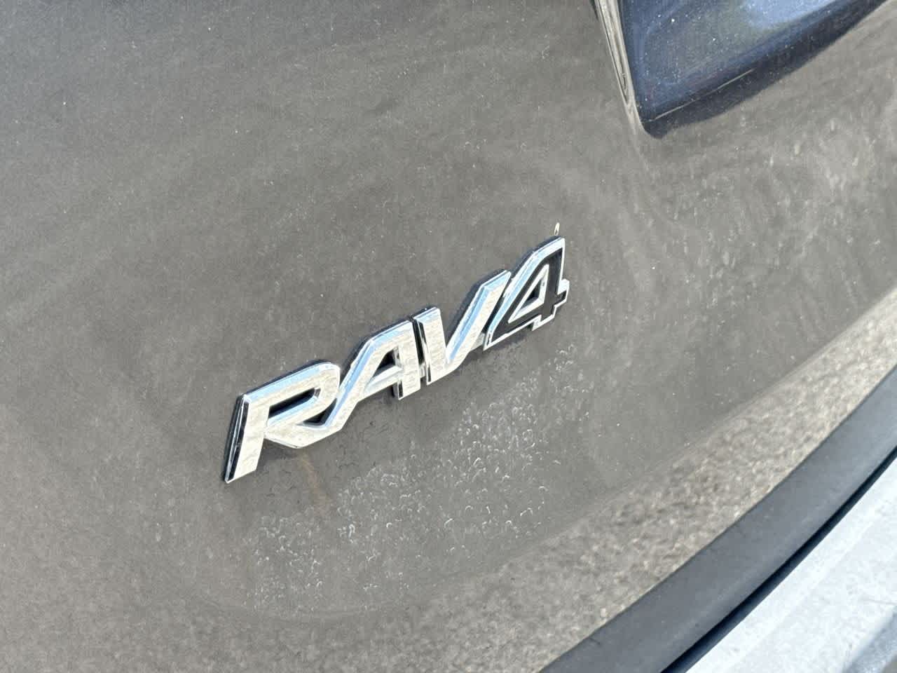2014 Toyota RAV4 XLE 10