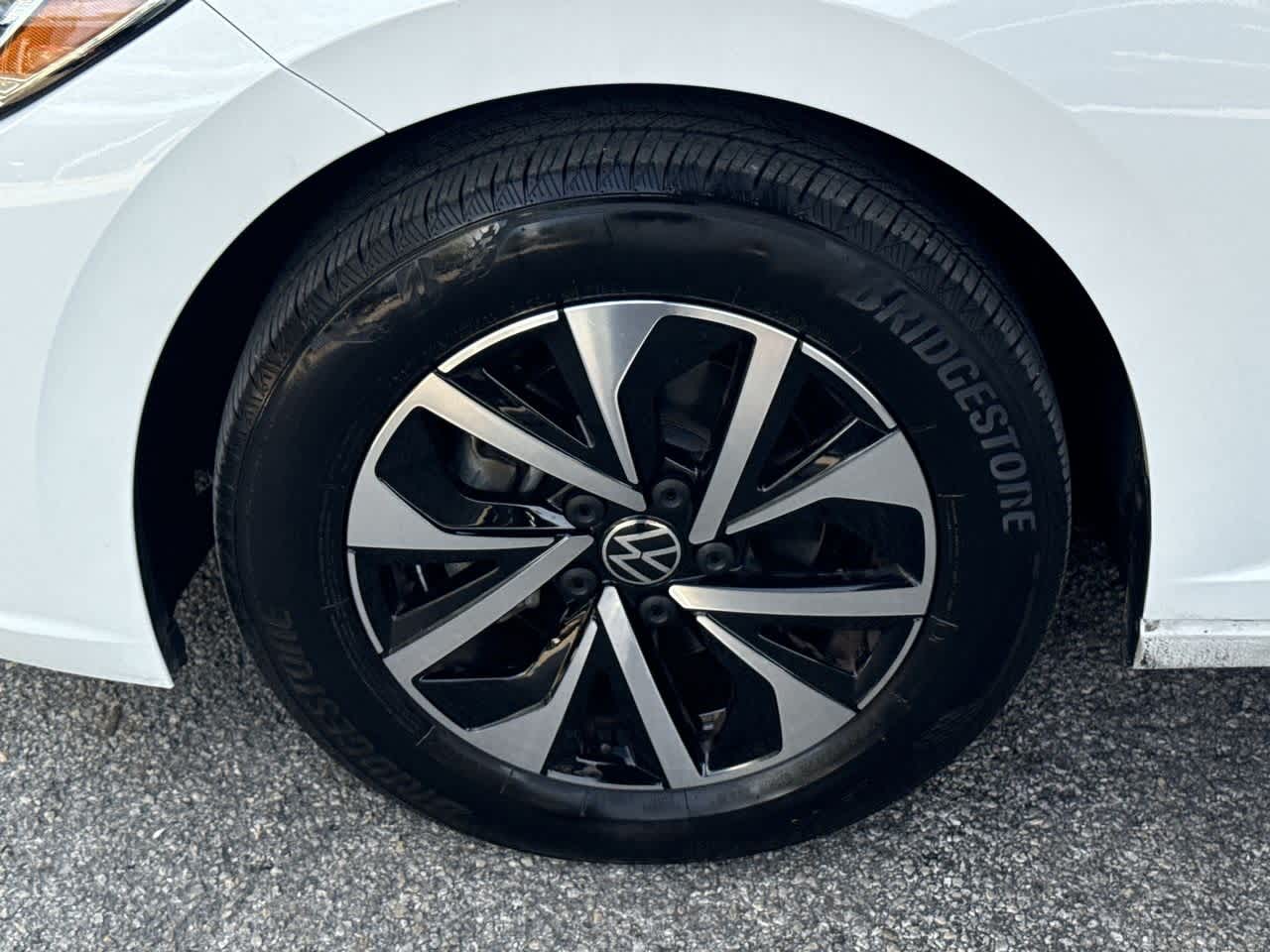 Thumbnail: 2023 Volkswagen Jetta - 11