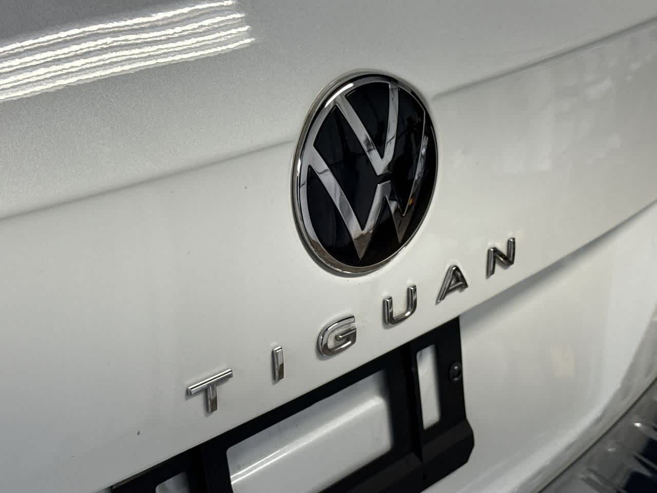 Thumbnail: 2023 Volkswagen Tiguan - 10