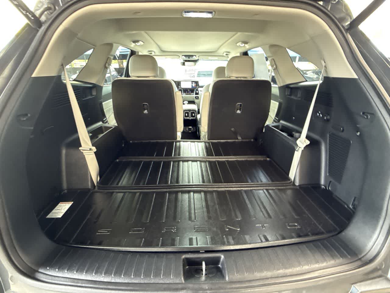 Thumbnail: 2023 Kia Sorento - 25