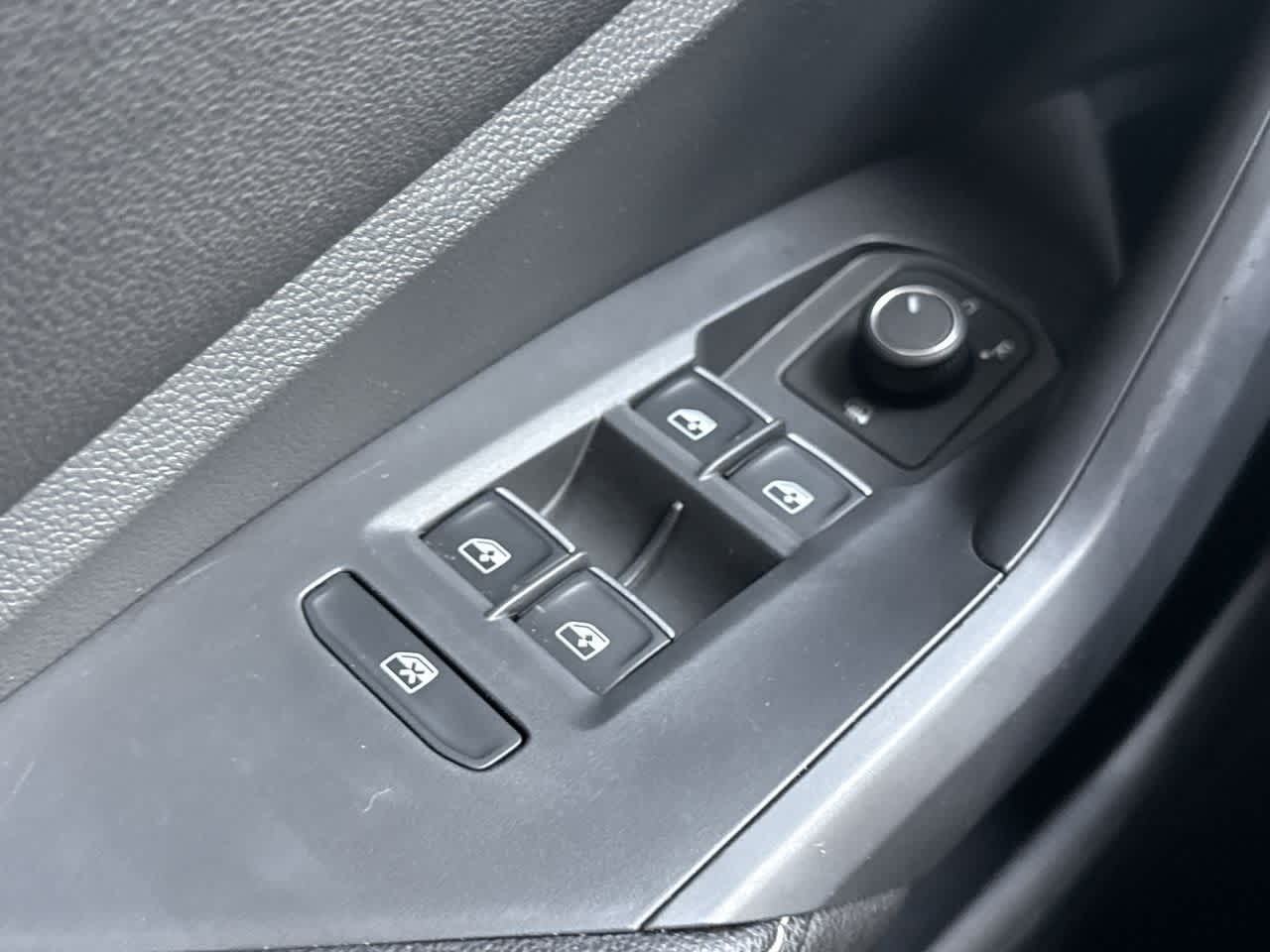 Thumbnail: 2023 Volkswagen Jetta - 17