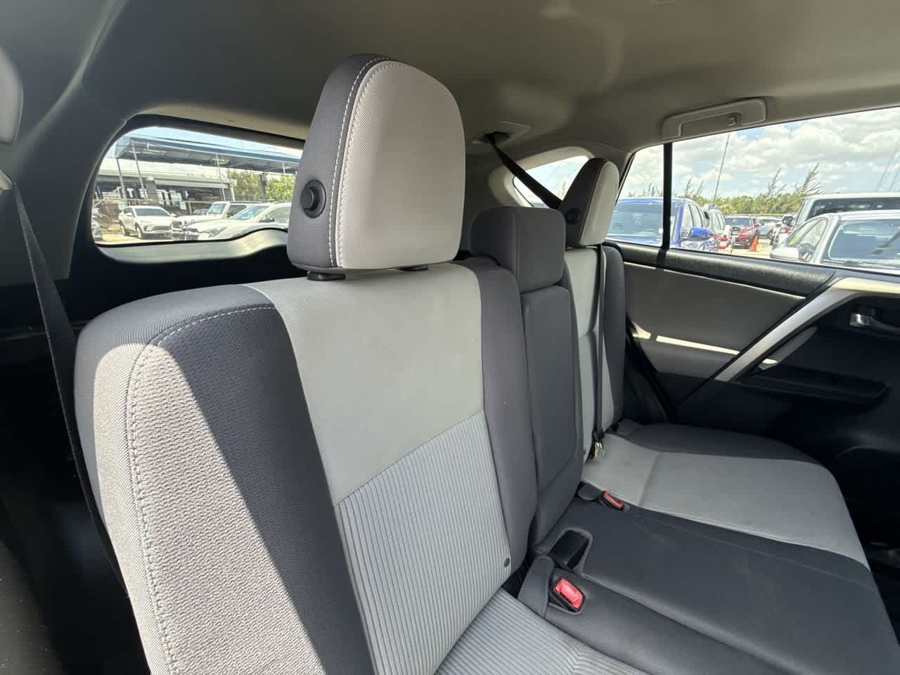 2014 Toyota RAV4 XLE 26