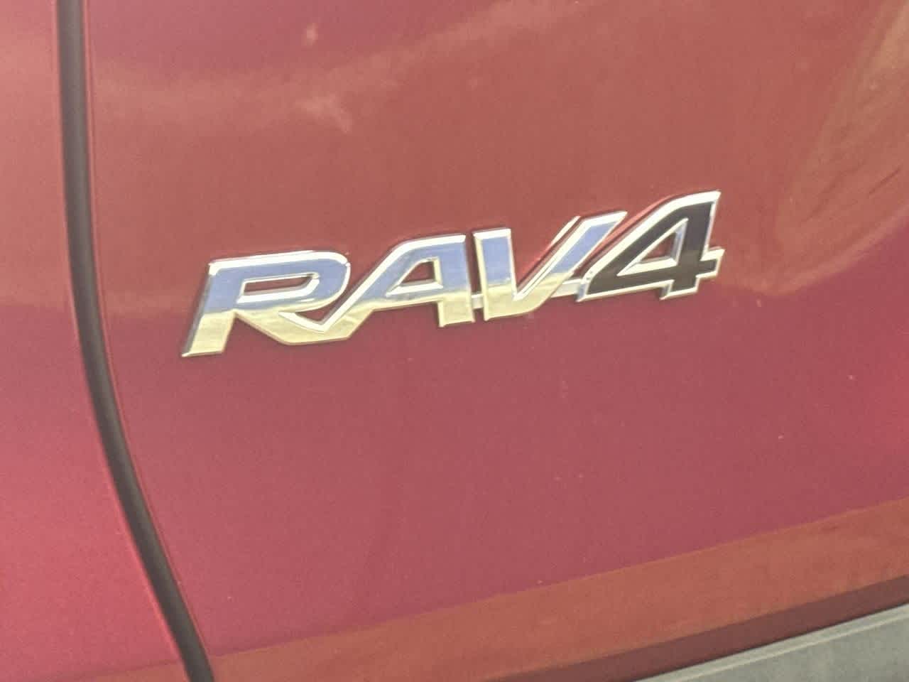 Thumbnail: 2022 Toyota RAV4 - 10