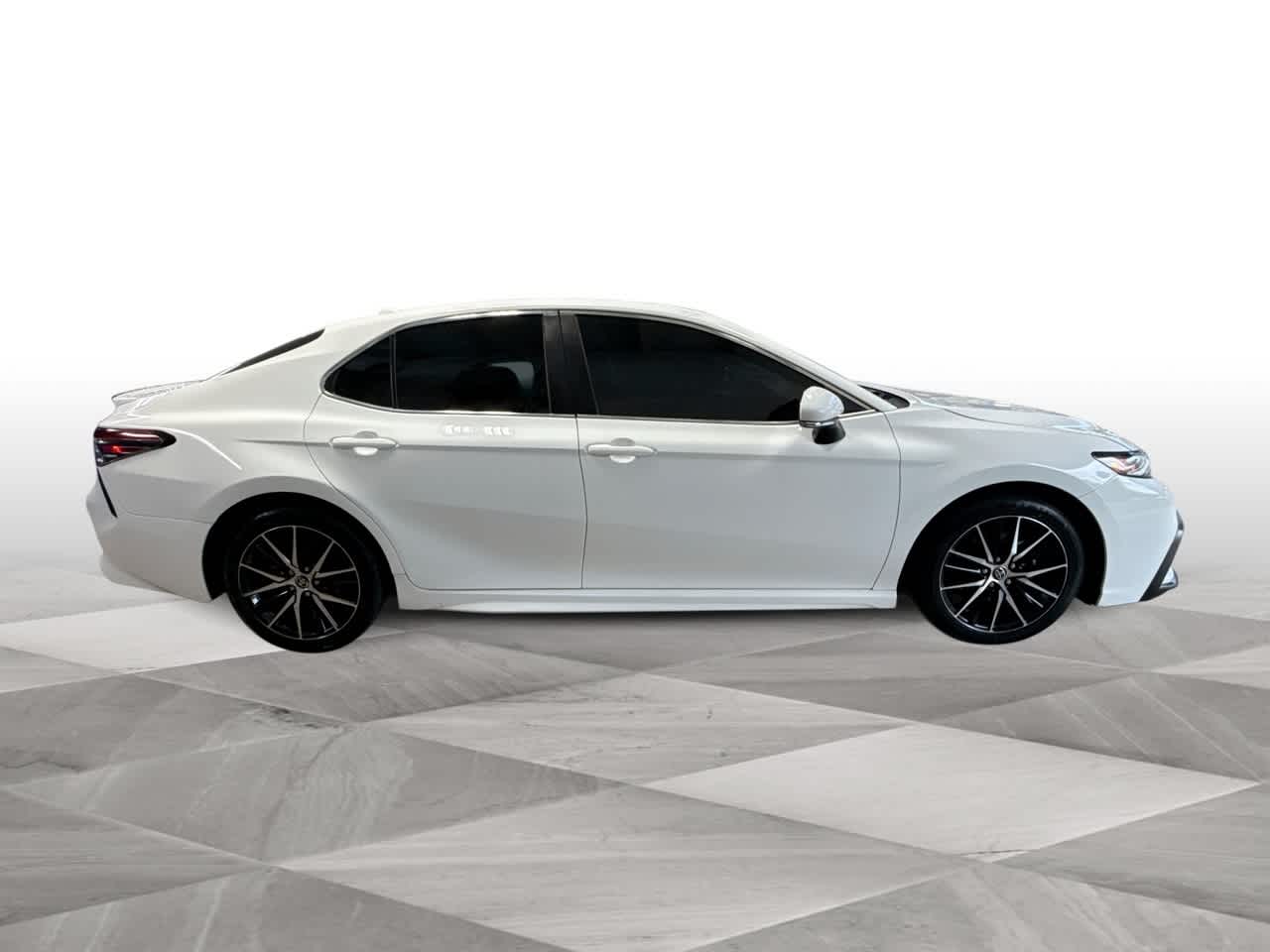 Thumbnail: 2022 Toyota Camry - 9