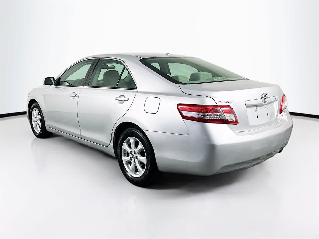 2011 Toyota Camry LE 4