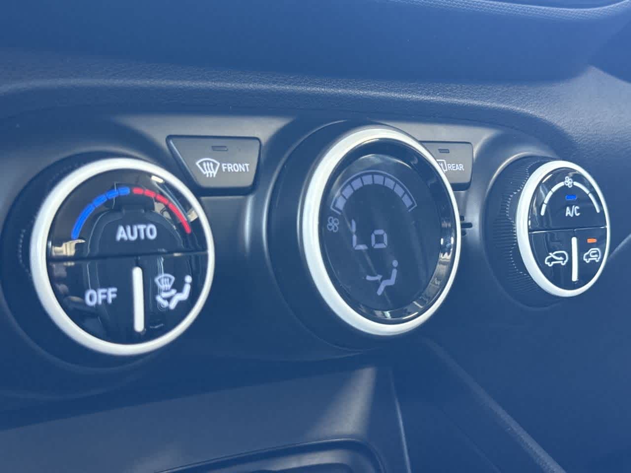 Thumbnail: 2023 Hyundai Venue - 20