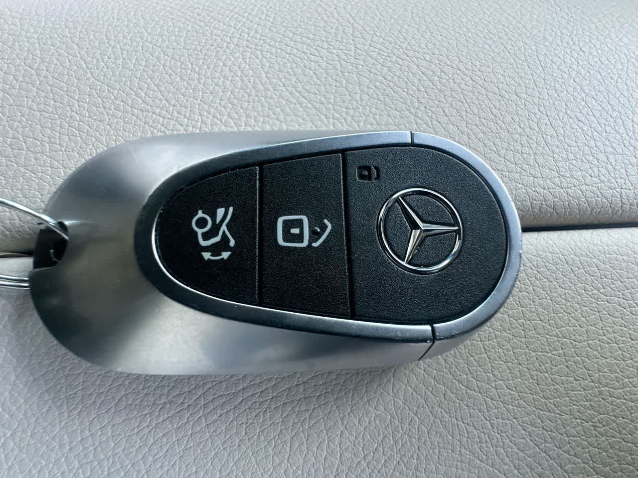 Thumbnail: 2024 Mercedes-Benz GLC - 28