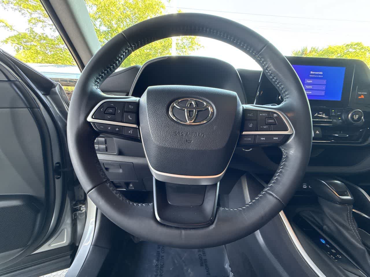 Thumbnail: 2023 Toyota Highlander - 15