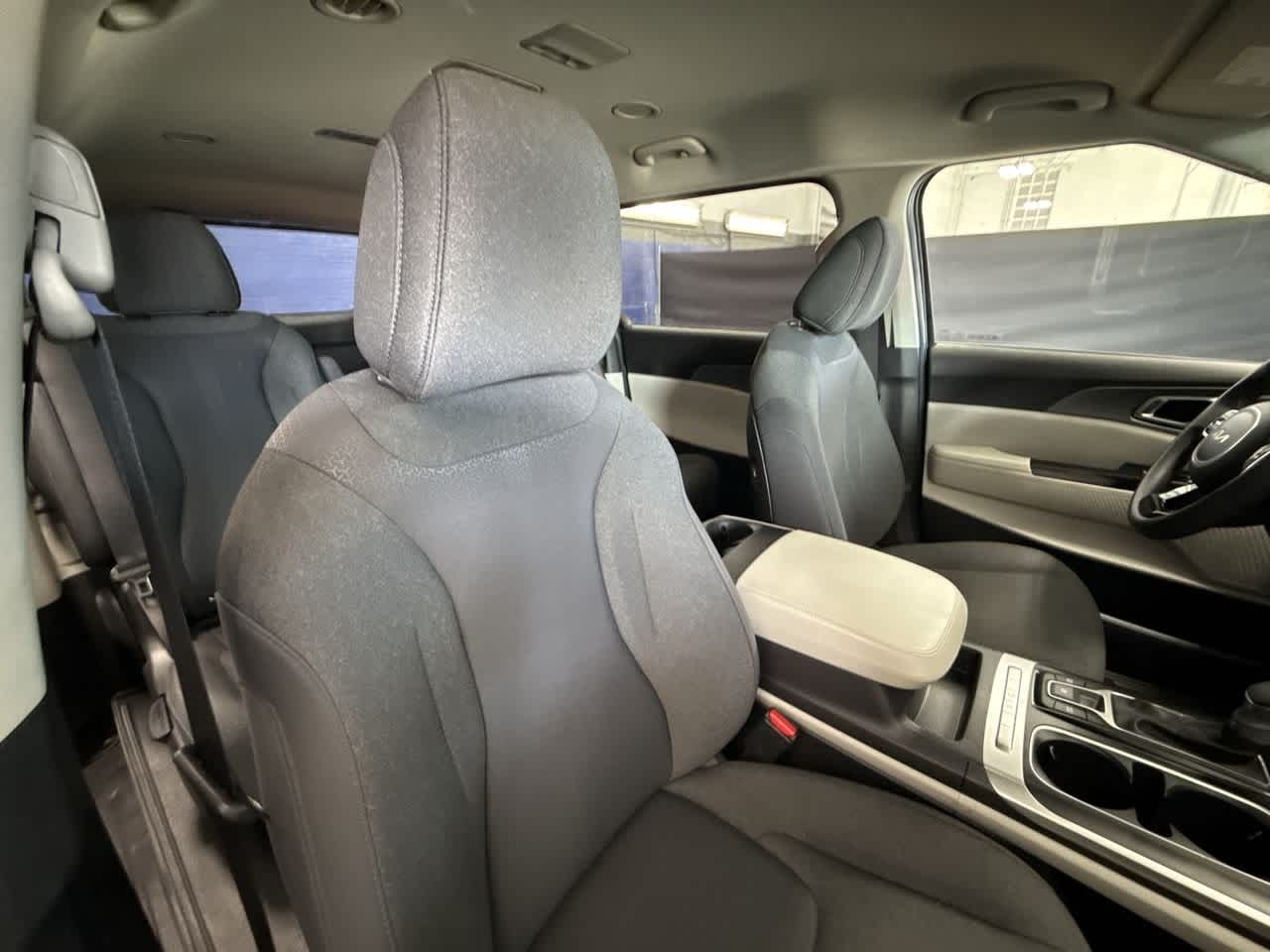 Thumbnail: 2024 Kia Carnival - 27