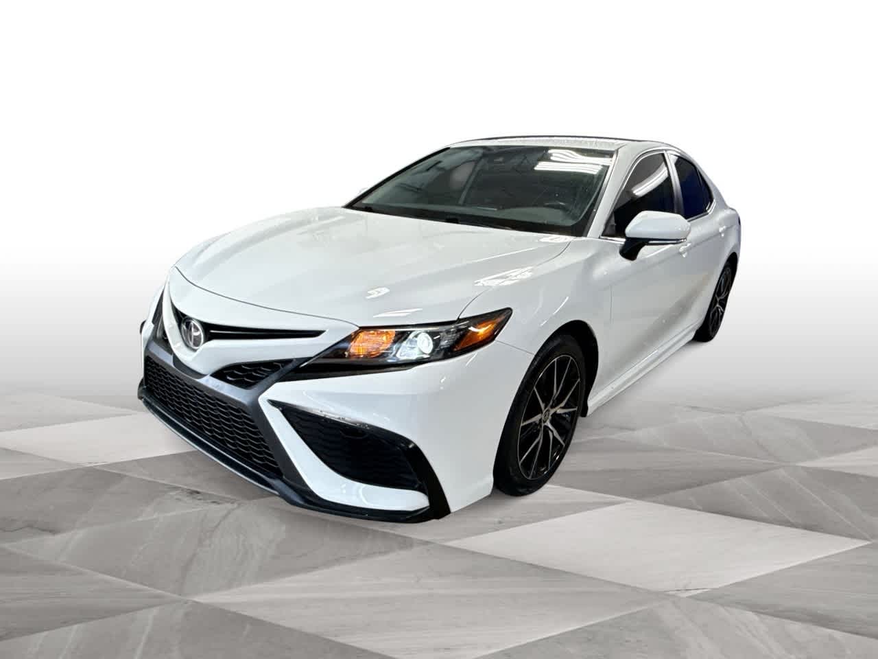 Thumbnail: 2022 Toyota Camry - 4