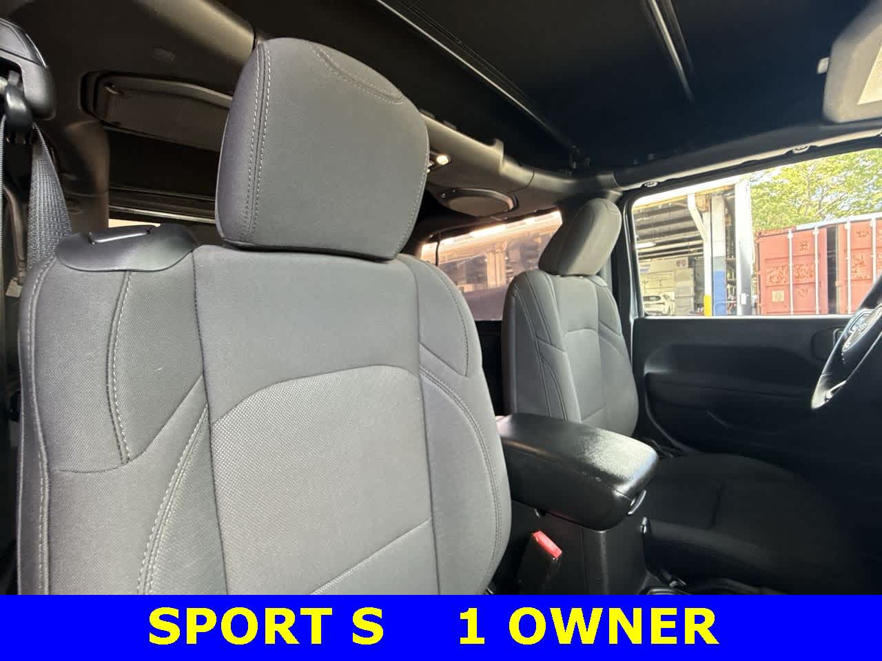 Thumbnail: 2022 Jeep Wrangler - 27