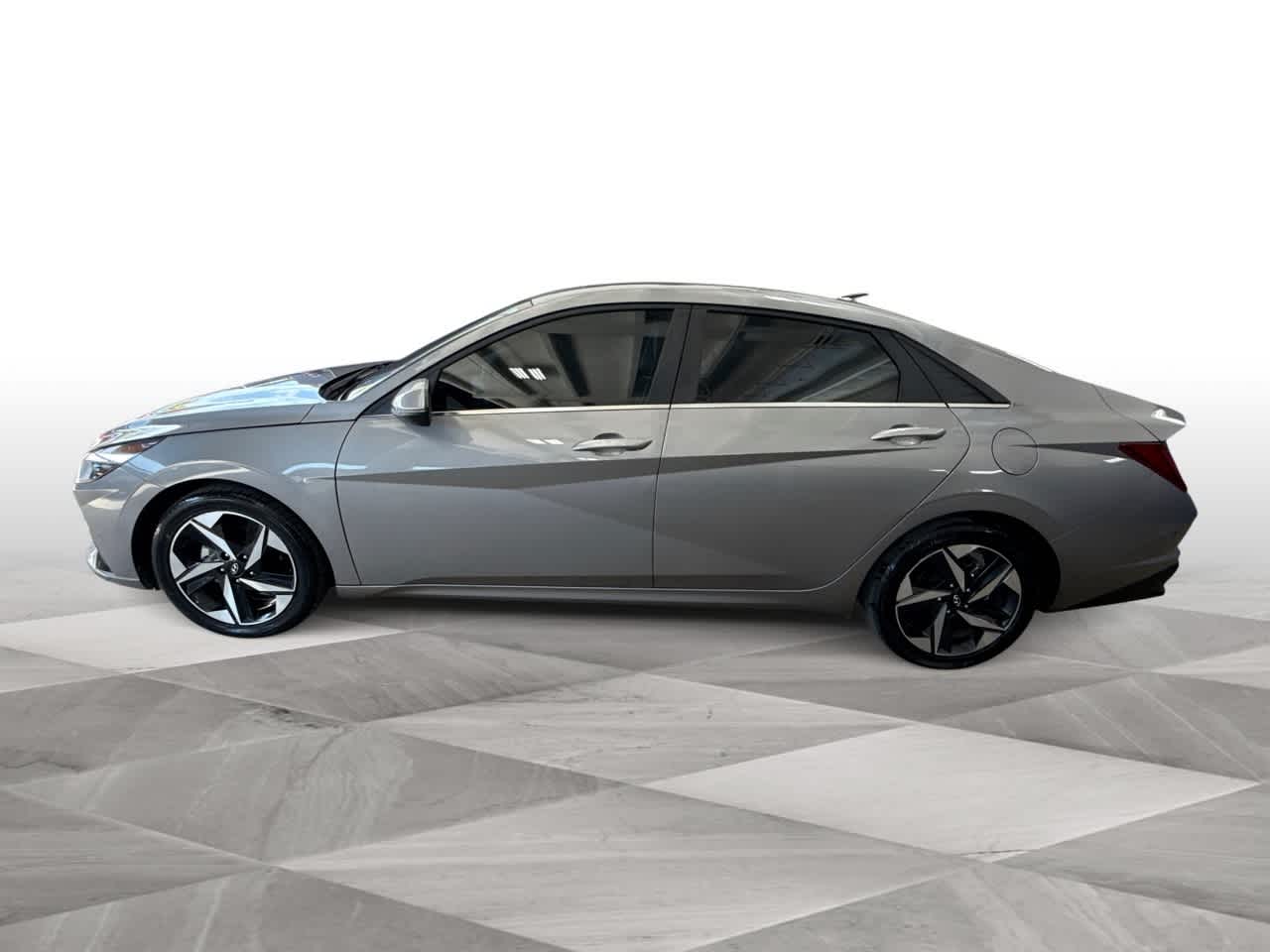 Thumbnail: 2023 Hyundai Elantra - 4