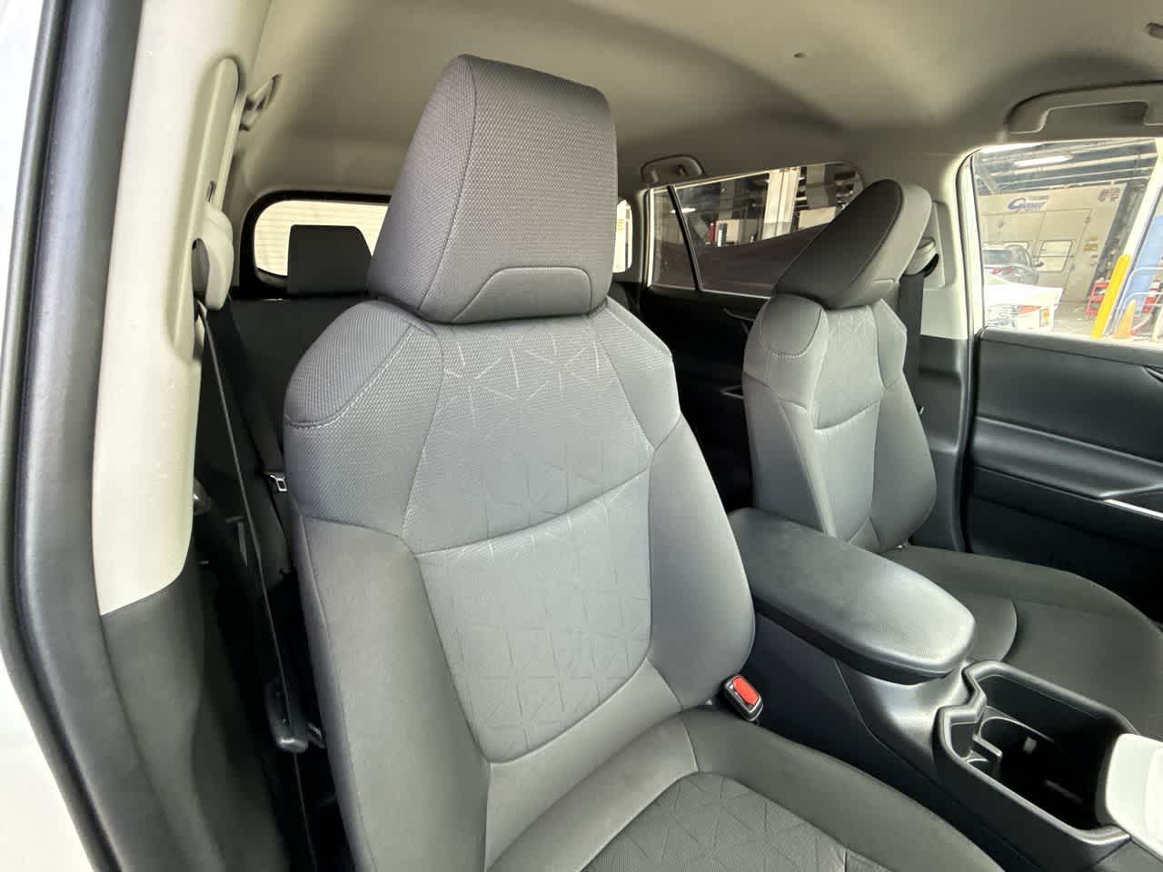 Thumbnail: 2025 Toyota RAV4 - 27