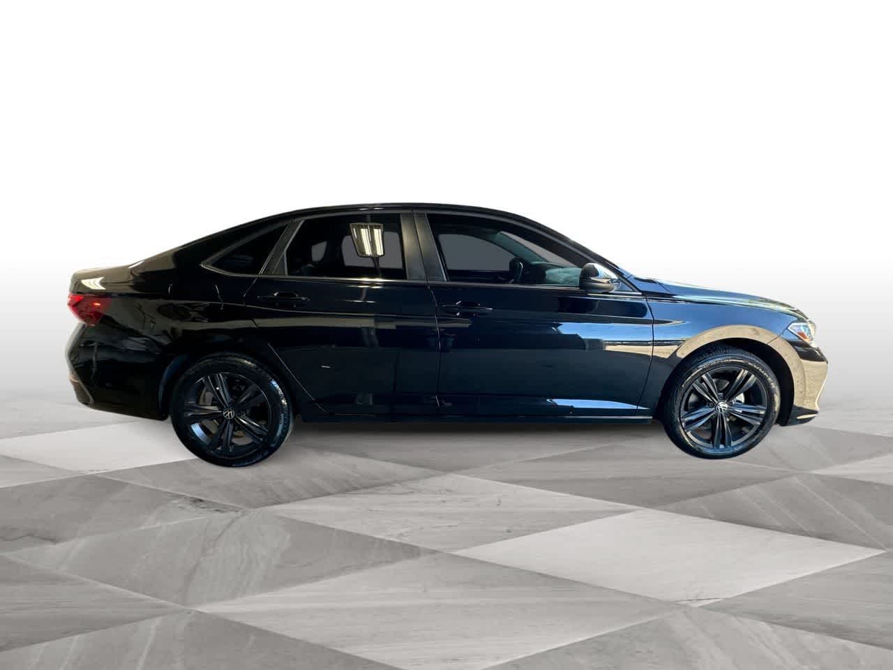 Thumbnail: 2022 Volkswagen Jetta - 9