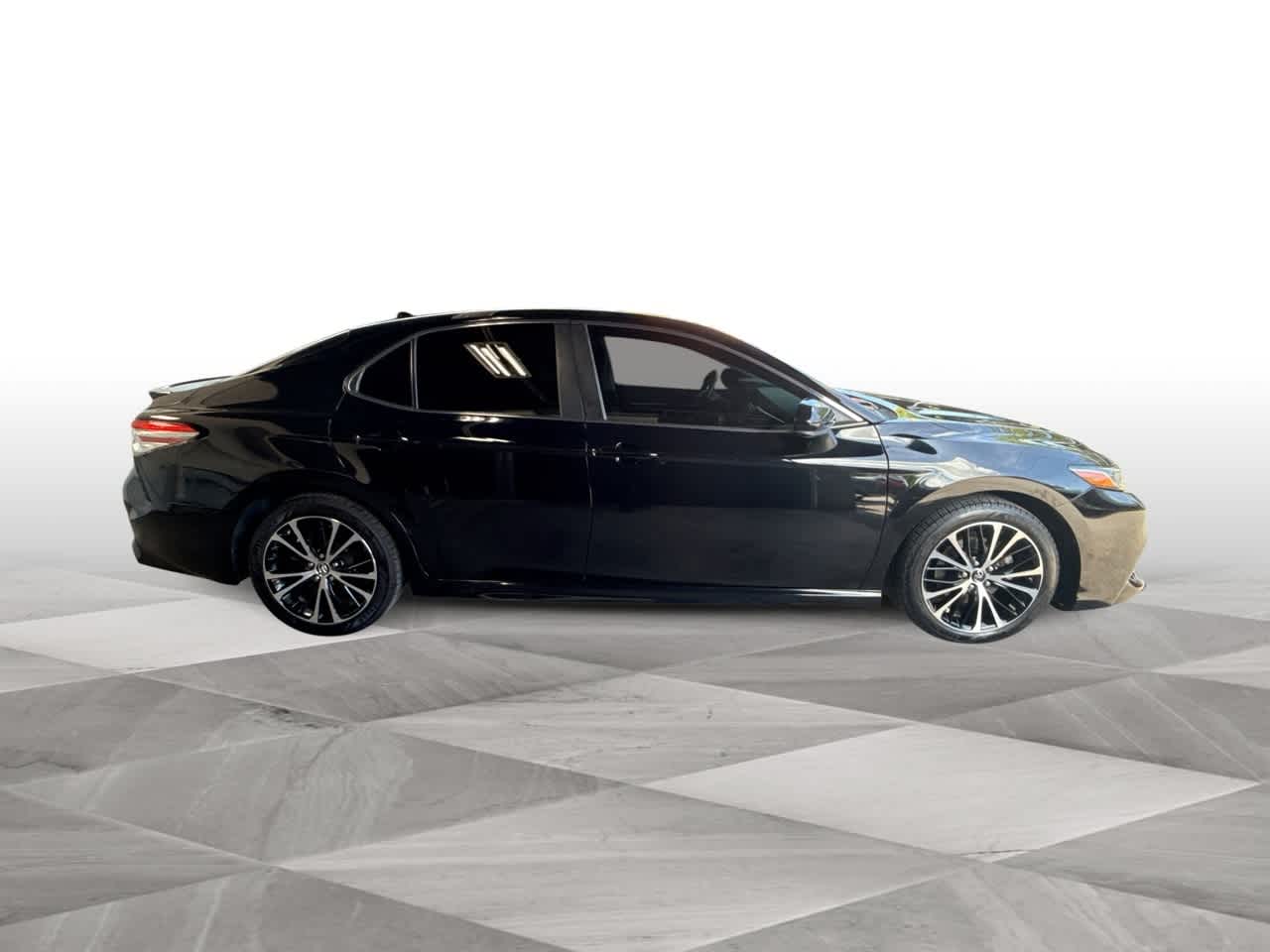 Thumbnail: 2019 Toyota Camry - 9