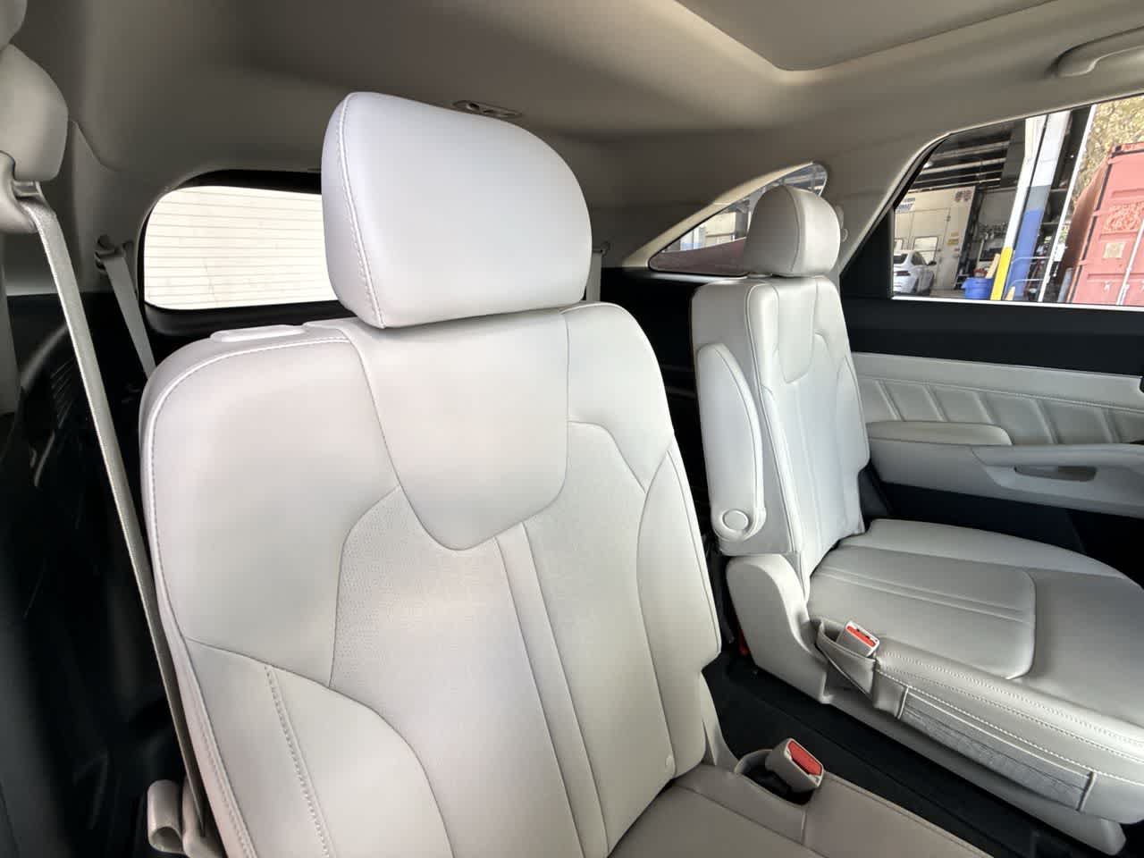 Thumbnail: 2023 Kia Sorento - 26