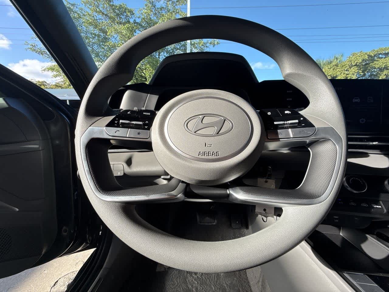 Thumbnail: 2025 Hyundai Elantra - 15