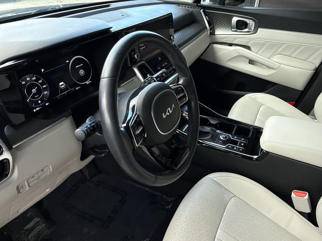 Thumbnail: 2023 Kia Sorento - 13