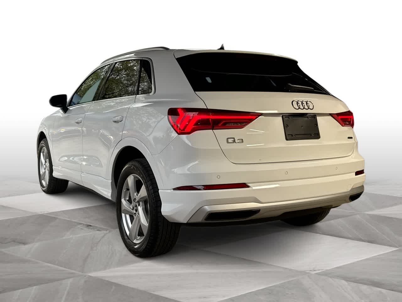 Thumbnail: 2021 Audi Q3 - 6