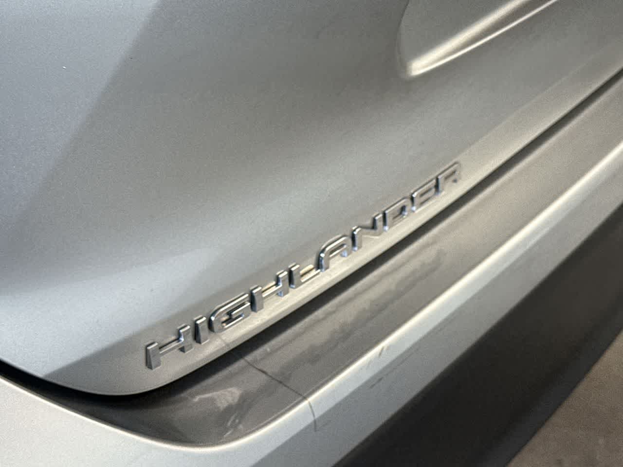 Thumbnail: 2023 Toyota Highlander - 10