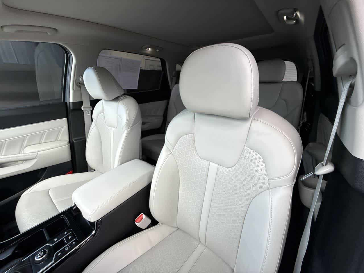 Thumbnail: 2023 Kia Sorento - 14