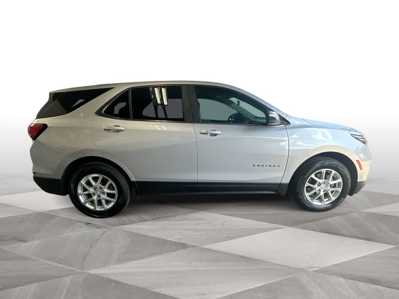 Thumbnail: 2022 Chevrolet Equinox - 9