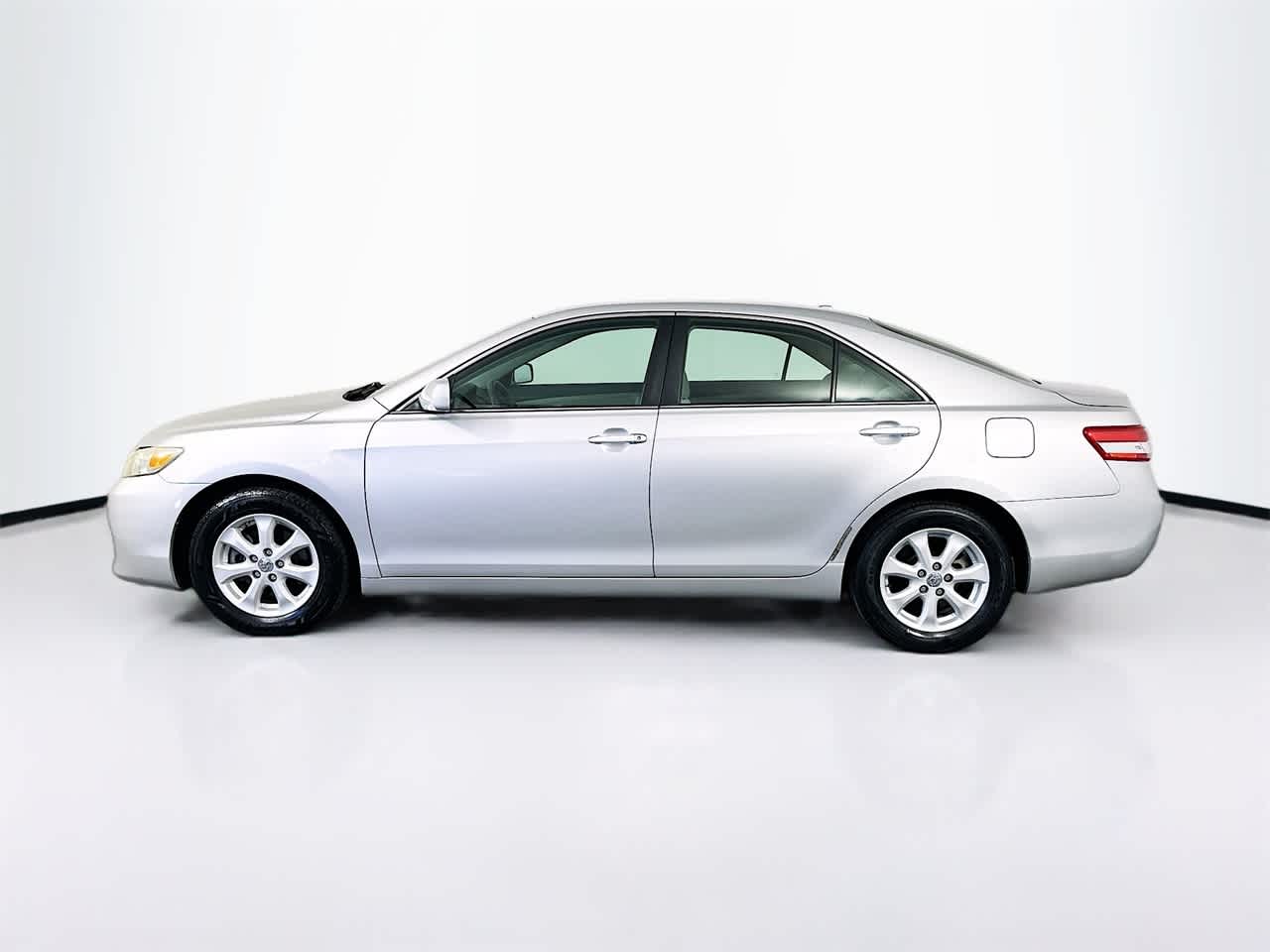 2011 Toyota Camry LE 3