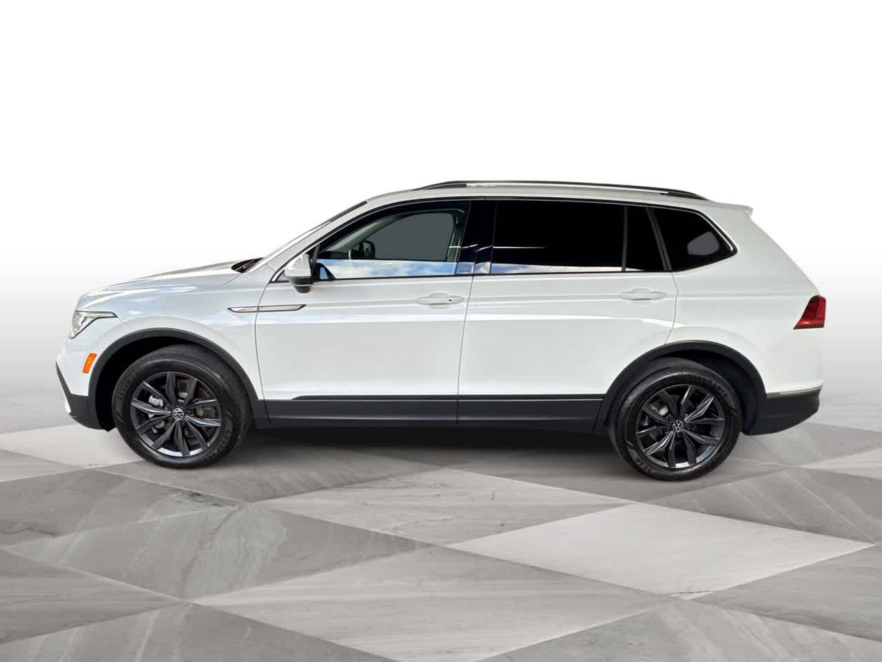 Thumbnail: 2023 Volkswagen Tiguan - 5