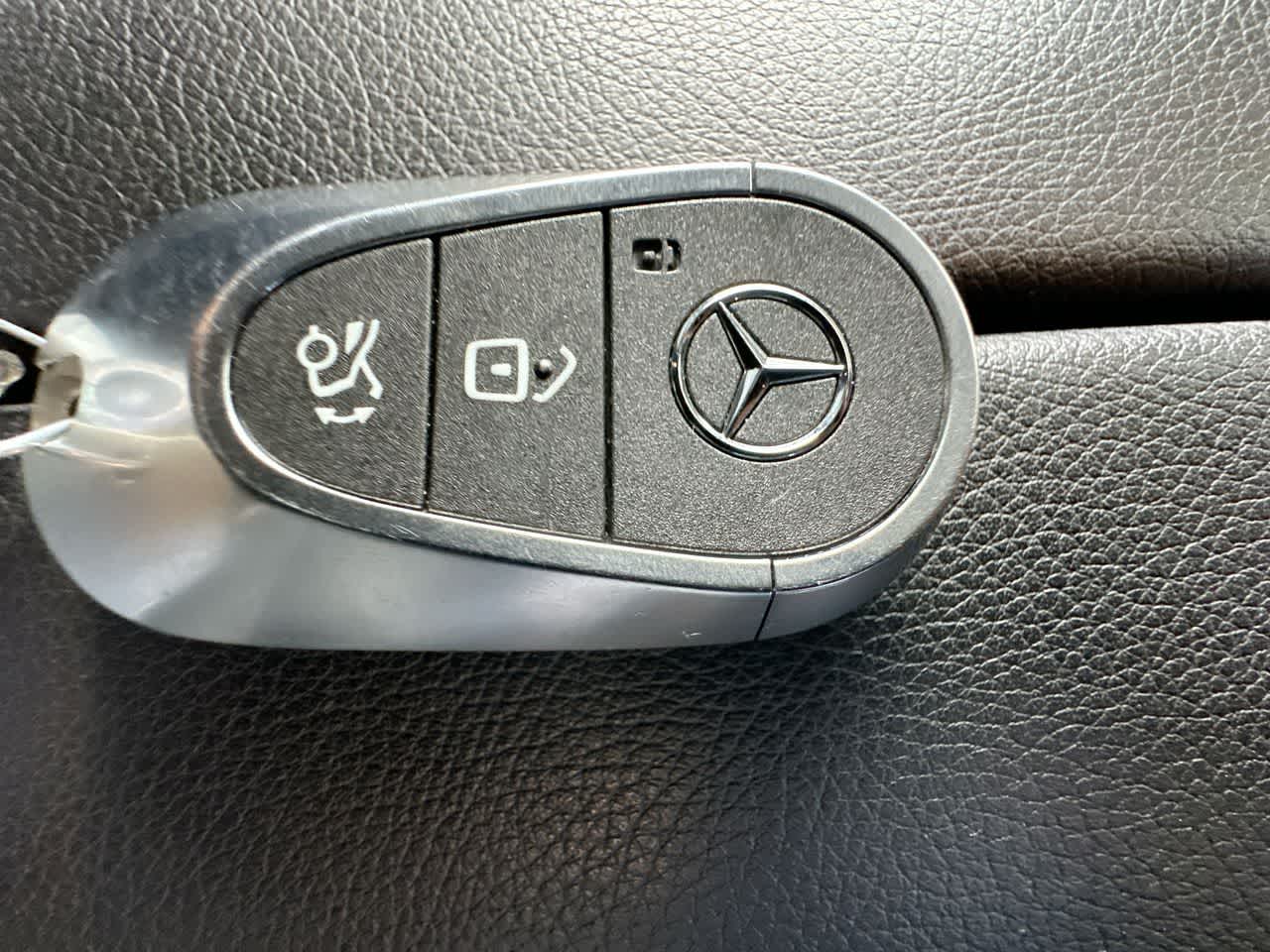 Thumbnail: 2025 Mercedes-Benz GLC - 28