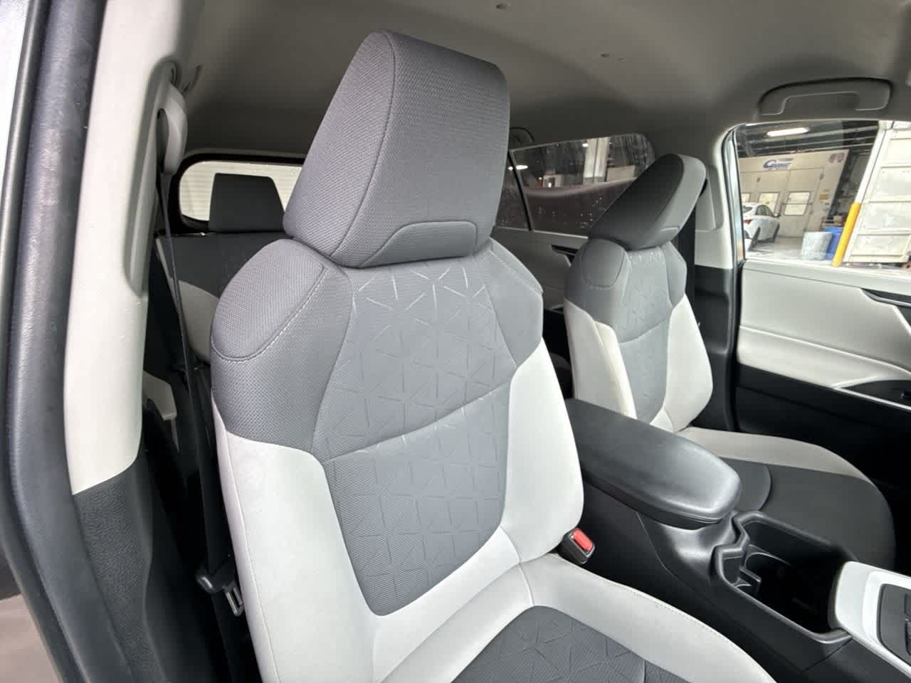 Thumbnail: 2022 Toyota RAV4 - 27