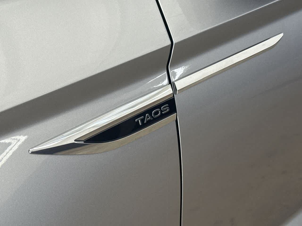 Thumbnail: 2023 Volkswagen Taos - 10
