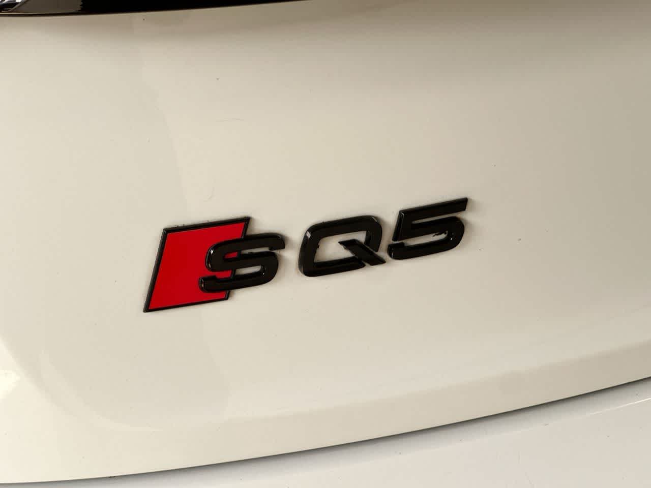 Thumbnail: 2023 Audi SQ5 - 10